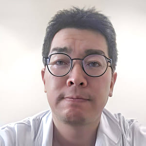 鶴先生の顔写真